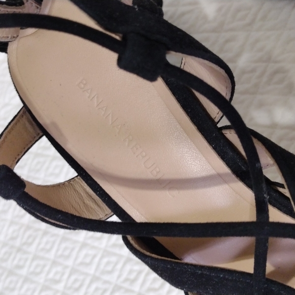 Banana Republic Twist-Front Suede Heel - NWOT - Picture 6 of 16